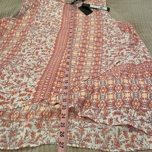 🪷 BCBG floral faux wrap blouse. Large. Silky feel and so flattering! NWT!​